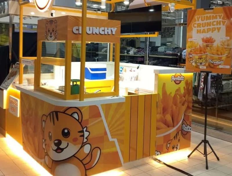 A Porotato Crunchy snack kiosk with a tiger mascot wrap in a mall