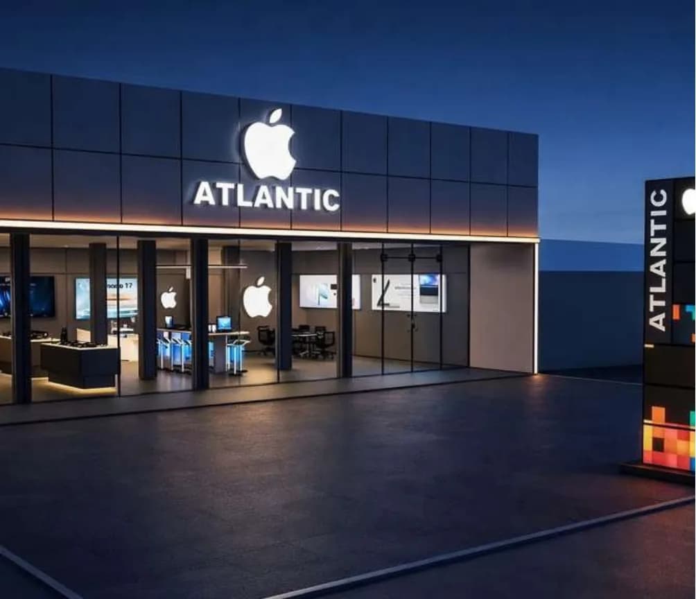 Render malam storefront Atlantic dengan fasad dan pylon sign menyala